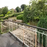 Spacious 4Bd Home Near Gatwick & Ldn Links