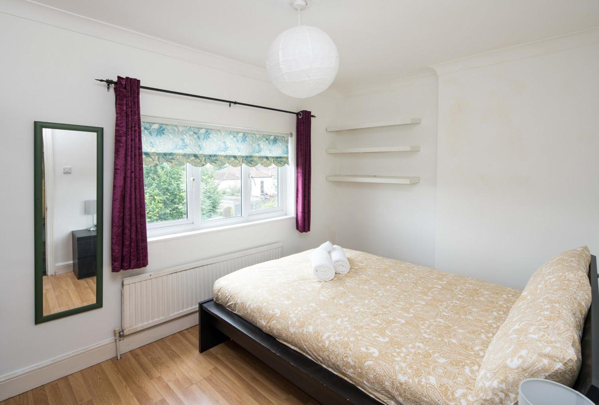 Spacious 4bd Near Gatwick & Ldn Links *