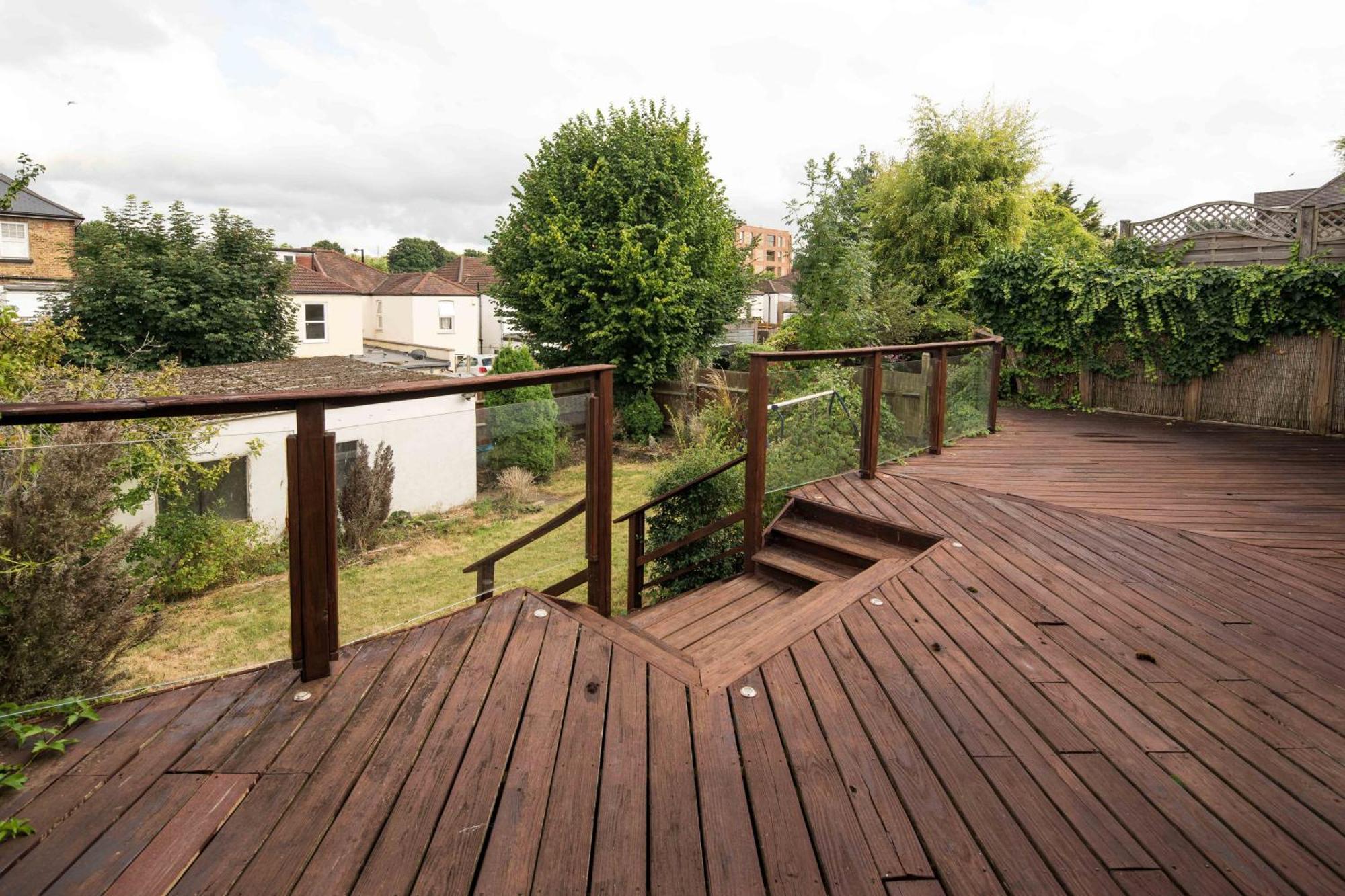 Spacious 4bd Near Gatwick & Ldn Links