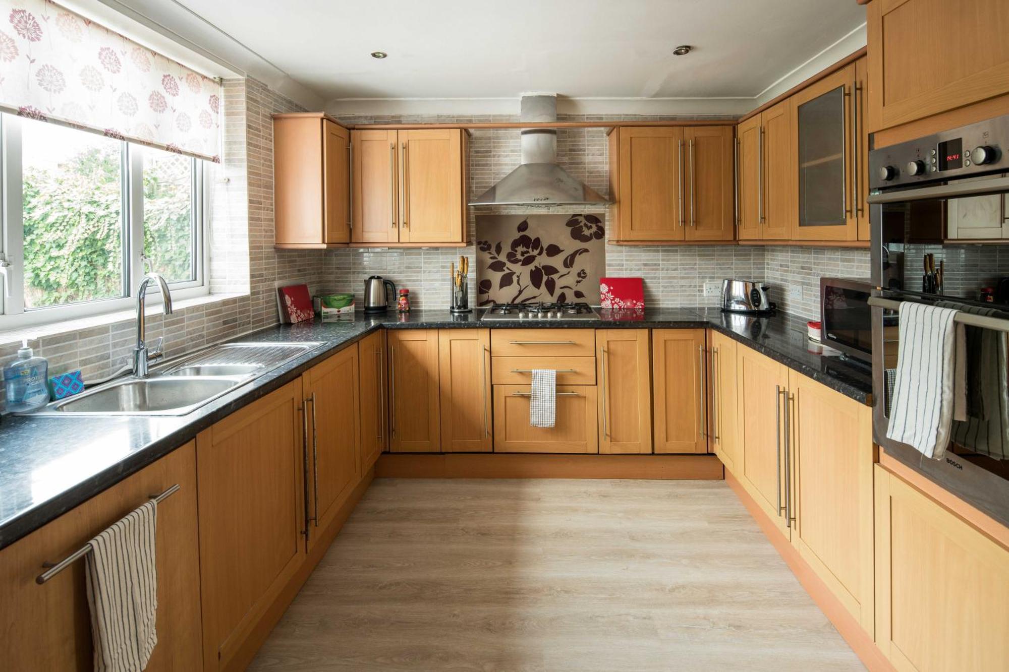 Spacious 4bd Near Gatwick & Ldn Links * Londra