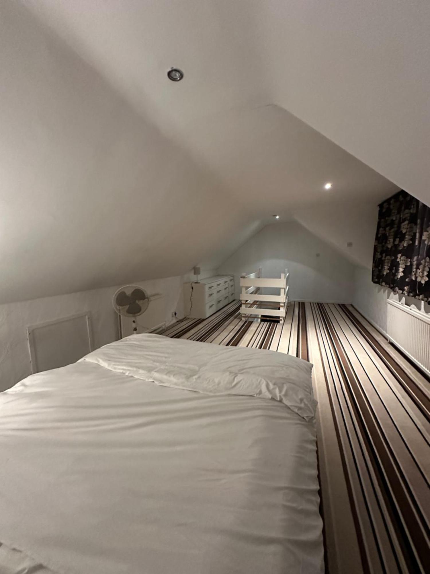 Casa vacanze Spacious 4bd Near Gatwick & Ldn Links